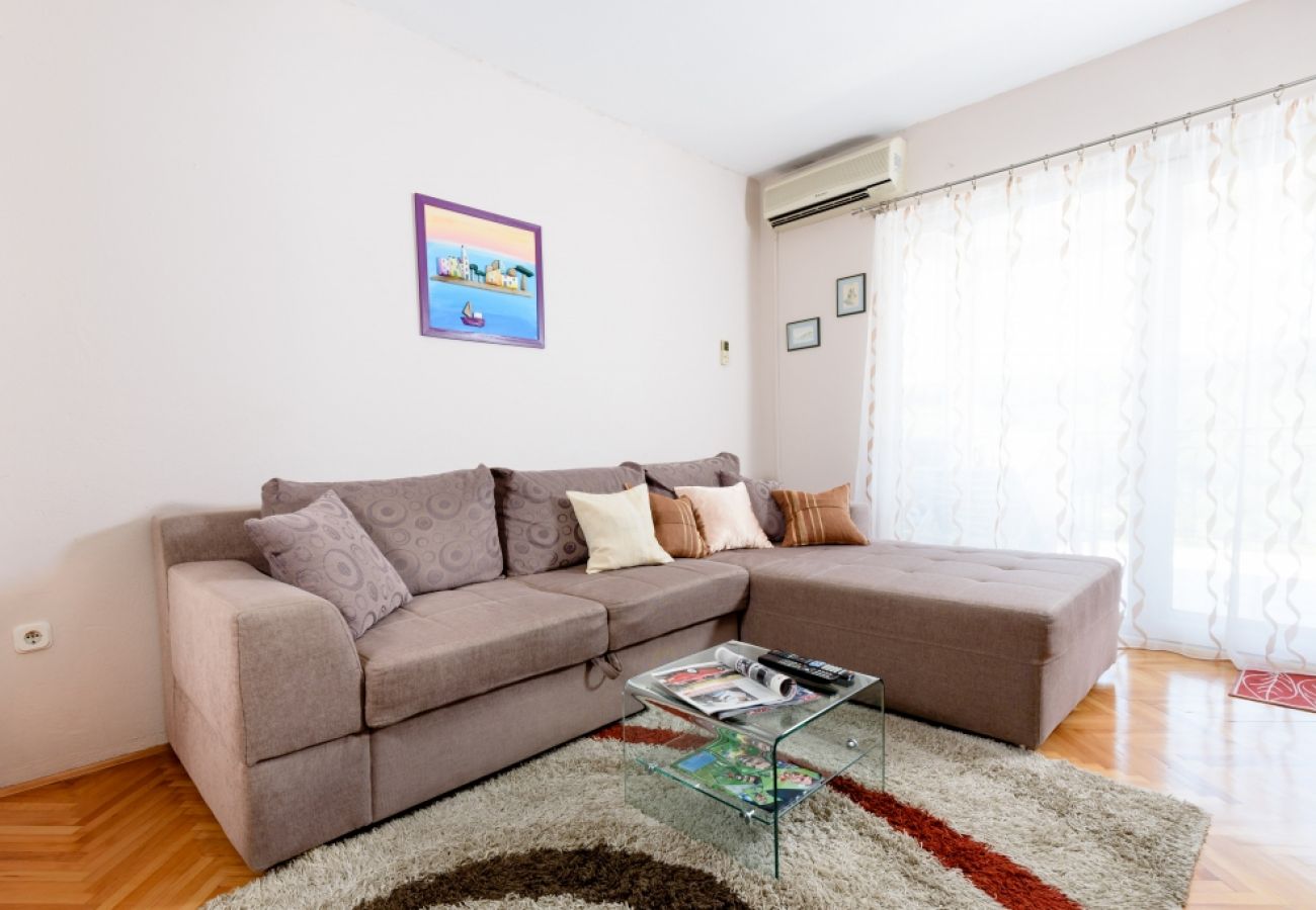 Apartament w Okrug Donji - Apartament w Okrug Donji z taras, Klimatyzacja, WIFI, Pralka (4864-1)