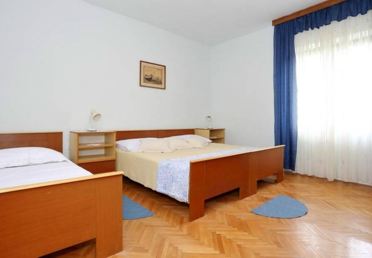 Dom w Ljubac - Domek wypoczynkowy w Ljubač z Widok na morze, taras, Klimatyzacja, WIFI (4851-1)