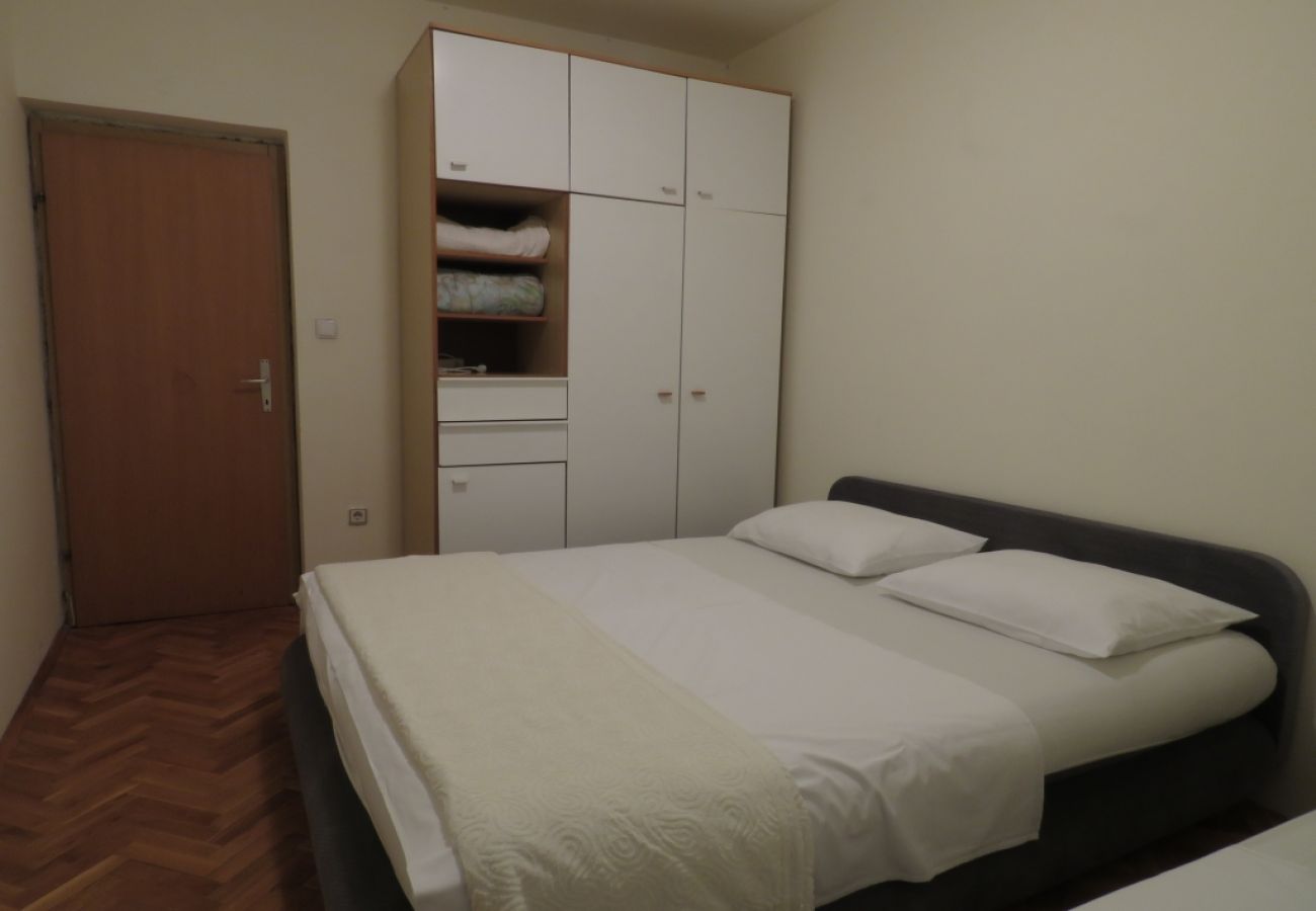 Dom w Ljubac - Domek wypoczynkowy w Ljubač z Widok na morze, taras, Klimatyzacja, WIFI (4851-1)