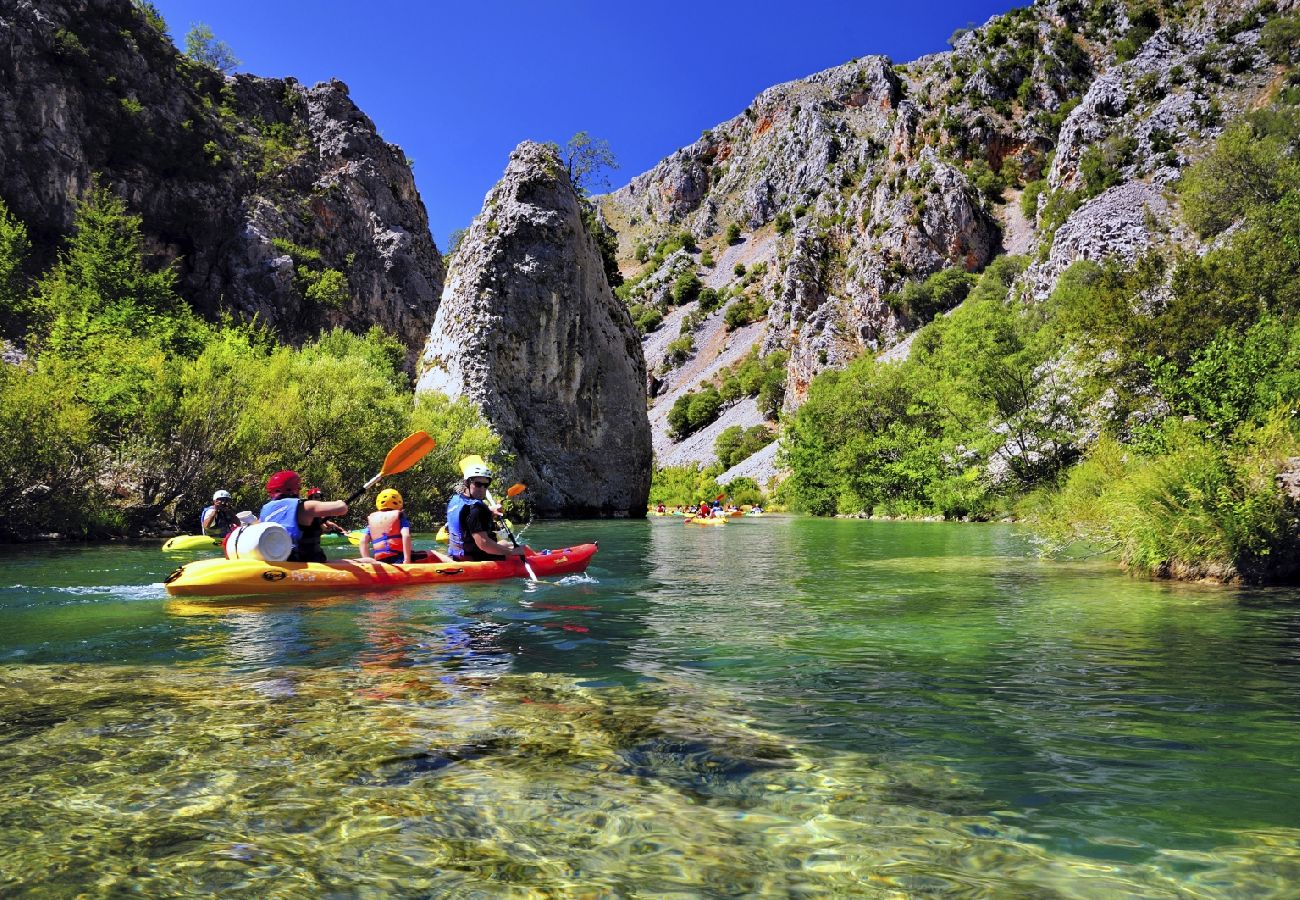 Dom w Ljubac - Domek wypoczynkowy w Ljubač z Widok na morze, taras, Klimatyzacja, WIFI (4851-1)