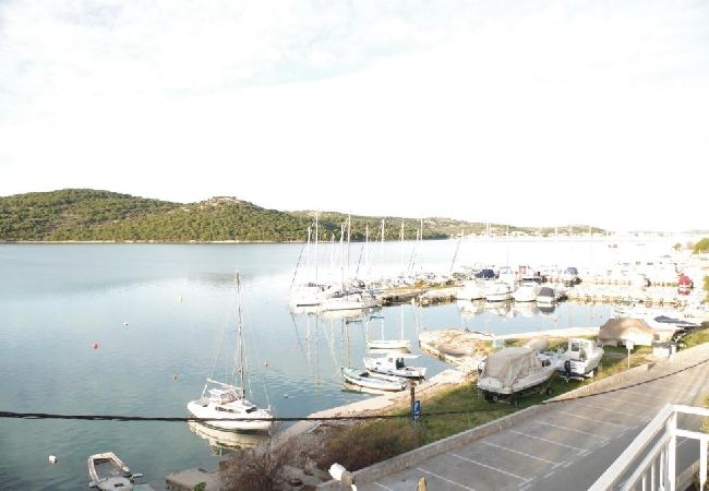 Apartament w Tisno - Apartament w Tisno z Widok na morze, balkon, Klimatyzacja, WIFI (4874-4) Apartament w Tisno - Apartament w Tisno z Widok na morze, balkon, Klimatyzacja, WIFI (4874-4)