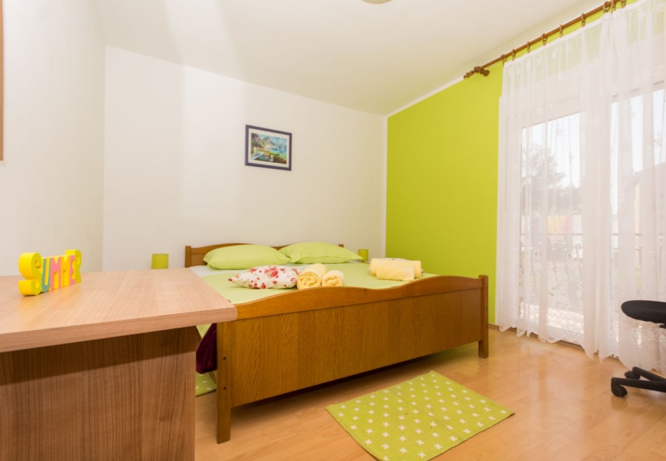 Apartament w Okrug Gornji - Apartament w Okrug Gornji z Widok na morze, taras, Klimatyzacja, WIFI (4882-3)