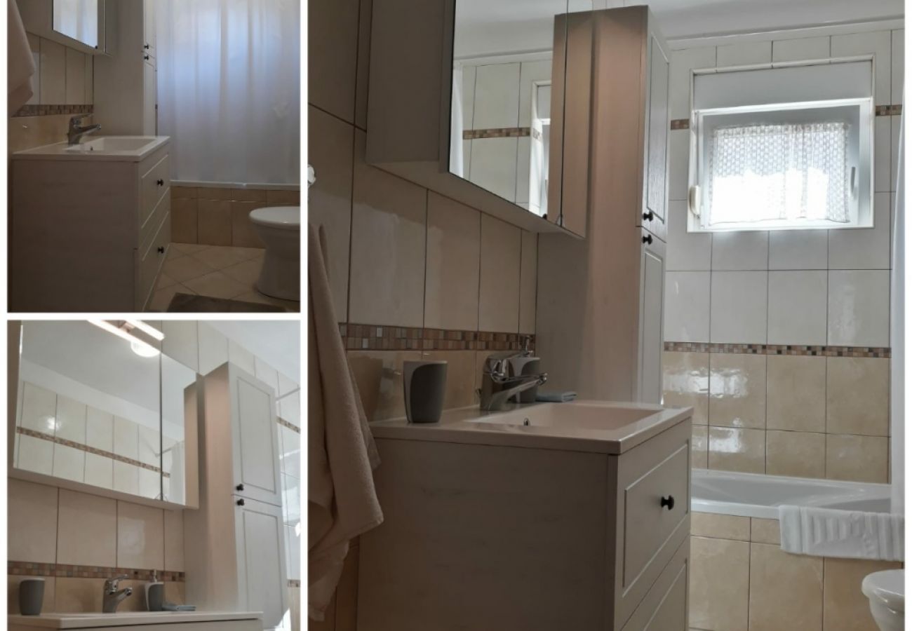 Apartament w Supetarska Draga - Apartament w Supetarska Draga z Widok na morze, balkon, Klimatyzacja, WIFI (4894-1)