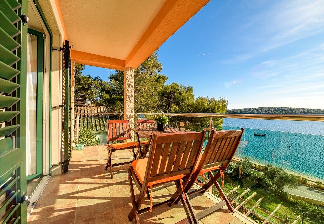 Apartament w Mali Lošinj - Apartament w Mali Lošinj z Widok na morze, balkon, Klimatyzacja, WIFI (4896-1) Apartament w Mali Lošinj - Apartament w Mali Lošinj z Widok na morze, balkon, Klimatyzacja, WIFI (4896-1)