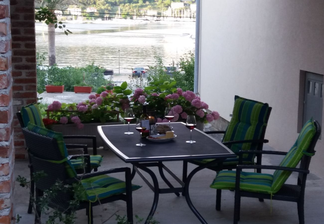 Apartament w Supetarska Draga - Apartament w Supetarska Draga z Widok na morze, taras, Klimatyzacja, WIFI (4894-2)