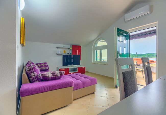 Apartament w Pirovac - Apartament w Pirovac z Widok na morze, taras, Klimatyzacja, WIFI (4925-1) Apartament w Pirovac - Apartament w Pirovac z Widok na morze, taras, Klimatyzacja, WIFI (4925-1)