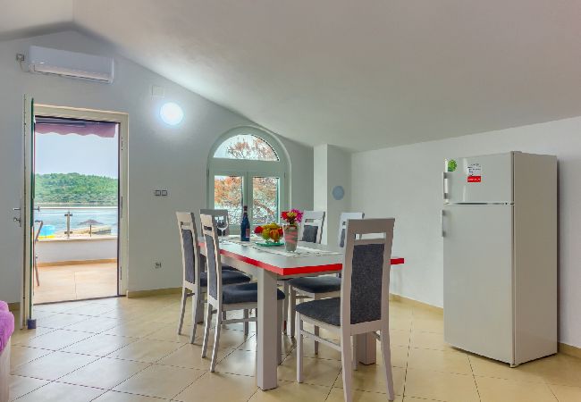 Apartament w Pirovac - Apartament w Pirovac z Widok na morze, taras, Klimatyzacja, WIFI (4925-1) Apartament w Pirovac - Apartament w Pirovac z Widok na morze, taras, Klimatyzacja, WIFI (4925-1)