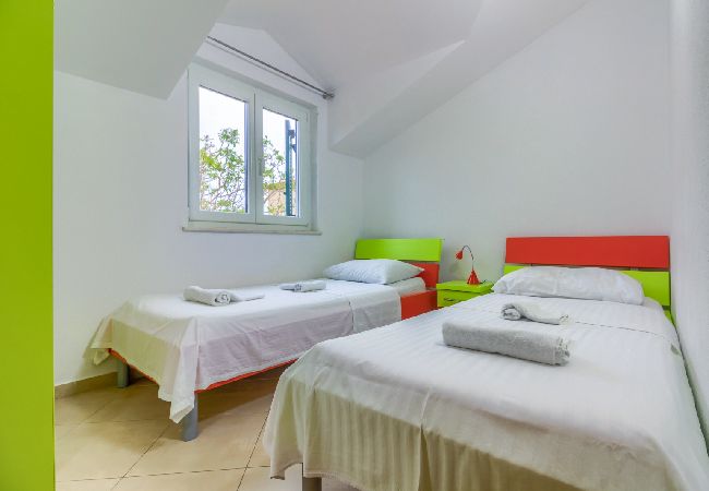 Apartament w Pirovac - Apartament w Pirovac z Widok na morze, taras, Klimatyzacja, WIFI (4925-1) Apartament w Pirovac - Apartament w Pirovac z Widok na morze, taras, Klimatyzacja, WIFI (4925-1)