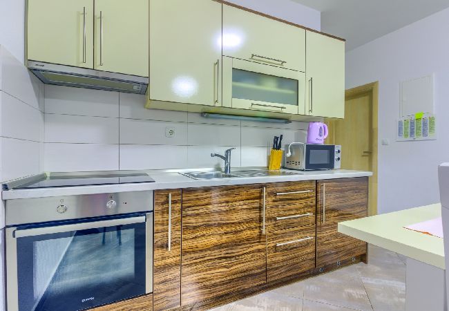 Apartament w Pirovac - Apartament w Pirovac z Widok na morze, taras, Klimatyzacja, WIFI (4925-2) Apartament w Pirovac - Apartament w Pirovac z Widok na morze, taras, Klimatyzacja, WIFI (4925-2)