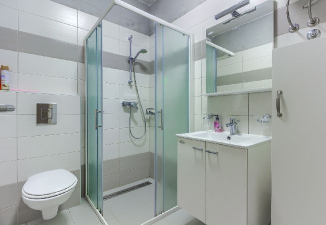 Apartament w Pirovac - Apartament w Pirovac z Widok na morze, taras, Klimatyzacja, WIFI (4925-2) Apartament w Pirovac - Apartament w Pirovac z Widok na morze, taras, Klimatyzacja, WIFI (4925-2)