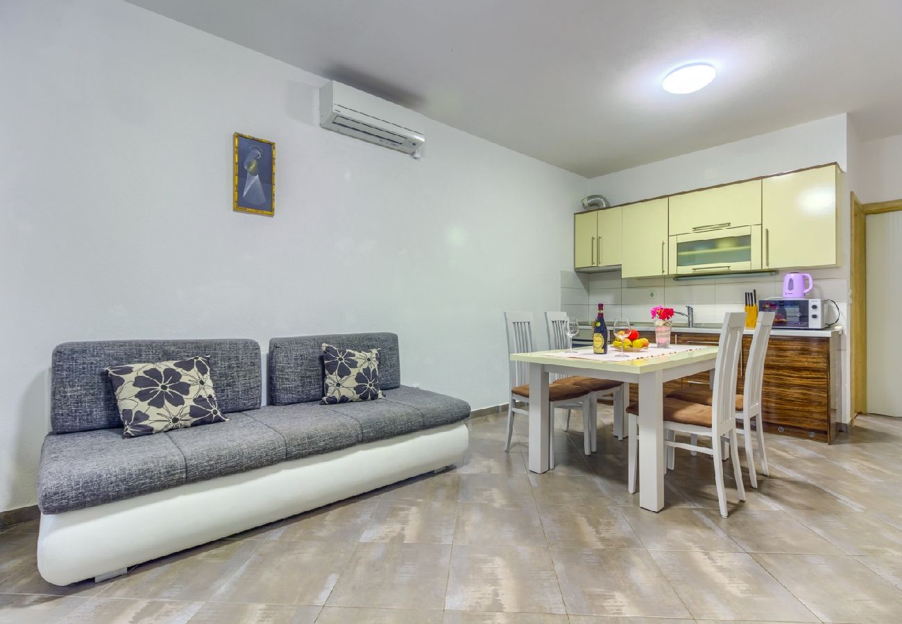 Apartament w Pirovac - Apartament w Pirovac z Widok na morze, taras, Klimatyzacja, WIFI (4925-2)