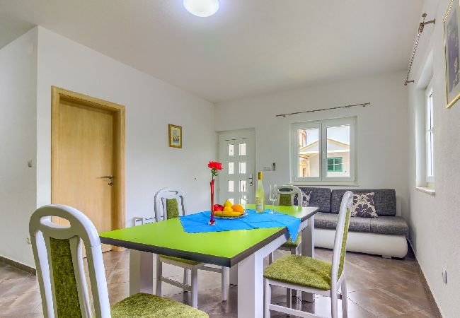 Apartament w Pirovac - Apartament w Pirovac z taras, Klimatyzacja, WIFI (4925-3) Apartament w Pirovac - Apartament w Pirovac z taras, Klimatyzacja, WIFI (4925-3)