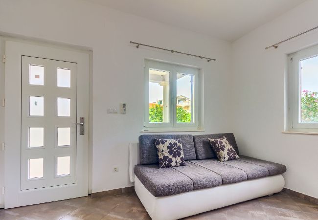 Apartament w Pirovac - Apartament w Pirovac z taras, Klimatyzacja, WIFI (4925-3) Apartament w Pirovac - Apartament w Pirovac z taras, Klimatyzacja, WIFI (4925-3)