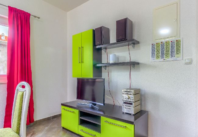 Apartament w Pirovac - Apartament w Pirovac z taras, Klimatyzacja, WIFI (4925-3) Apartament w Pirovac - Apartament w Pirovac z taras, Klimatyzacja, WIFI (4925-3)