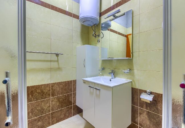 Apartament w Pirovac - Apartament w Pirovac z taras, Klimatyzacja, WIFI (4925-4) Apartament w Pirovac - Apartament w Pirovac z taras, Klimatyzacja, WIFI (4925-4)