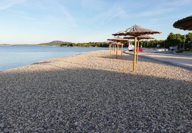 Apartament w Pirovac - Apartament w Pirovac z taras, Klimatyzacja, WIFI (4925-4) Apartament w Pirovac - Apartament w Pirovac z taras, Klimatyzacja, WIFI (4925-4)