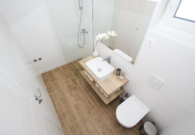 Apartament w Vodice - Apartament w Vodice z taras, Klimatyzacja, WIFI, Zmywarka (4932-4) Apartament w Vodice - Apartament w Vodice z taras, Klimatyzacja, WIFI, Zmywarka (4932-4)