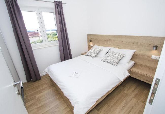 Apartament w Vodice - Apartament w Vodice z taras, Klimatyzacja, WIFI, Zmywarka (4932-4) Apartament w Vodice - Apartament w Vodice z taras, Klimatyzacja, WIFI, Zmywarka (4932-4)