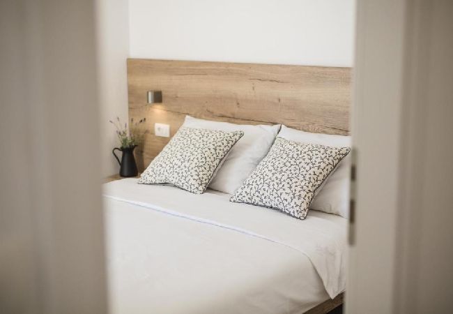 Apartament w Vodice - Apartament w Vodice z taras, Klimatyzacja, WIFI, Zmywarka (4932-4) Apartament w Vodice - Apartament w Vodice z taras, Klimatyzacja, WIFI, Zmywarka (4932-4)