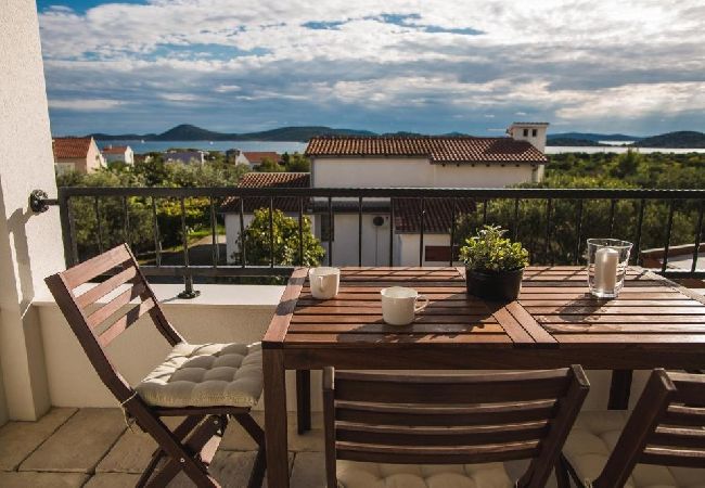 Apartament w Vodice - Apartament w Vodice z taras, Klimatyzacja, WIFI, Zmywarka (4932-4) Apartament w Vodice - Apartament w Vodice z taras, Klimatyzacja, WIFI, Zmywarka (4932-4)