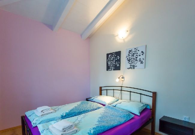 Dom w Porec - Domek wypoczynkowy w Poreč z balkon, Klimatyzacja, WIFI, Pralka (4928-2) Dom w Porec - Domek wypoczynkowy w Poreč z balkon, Klimatyzacja, WIFI, Pralka (4928-2)