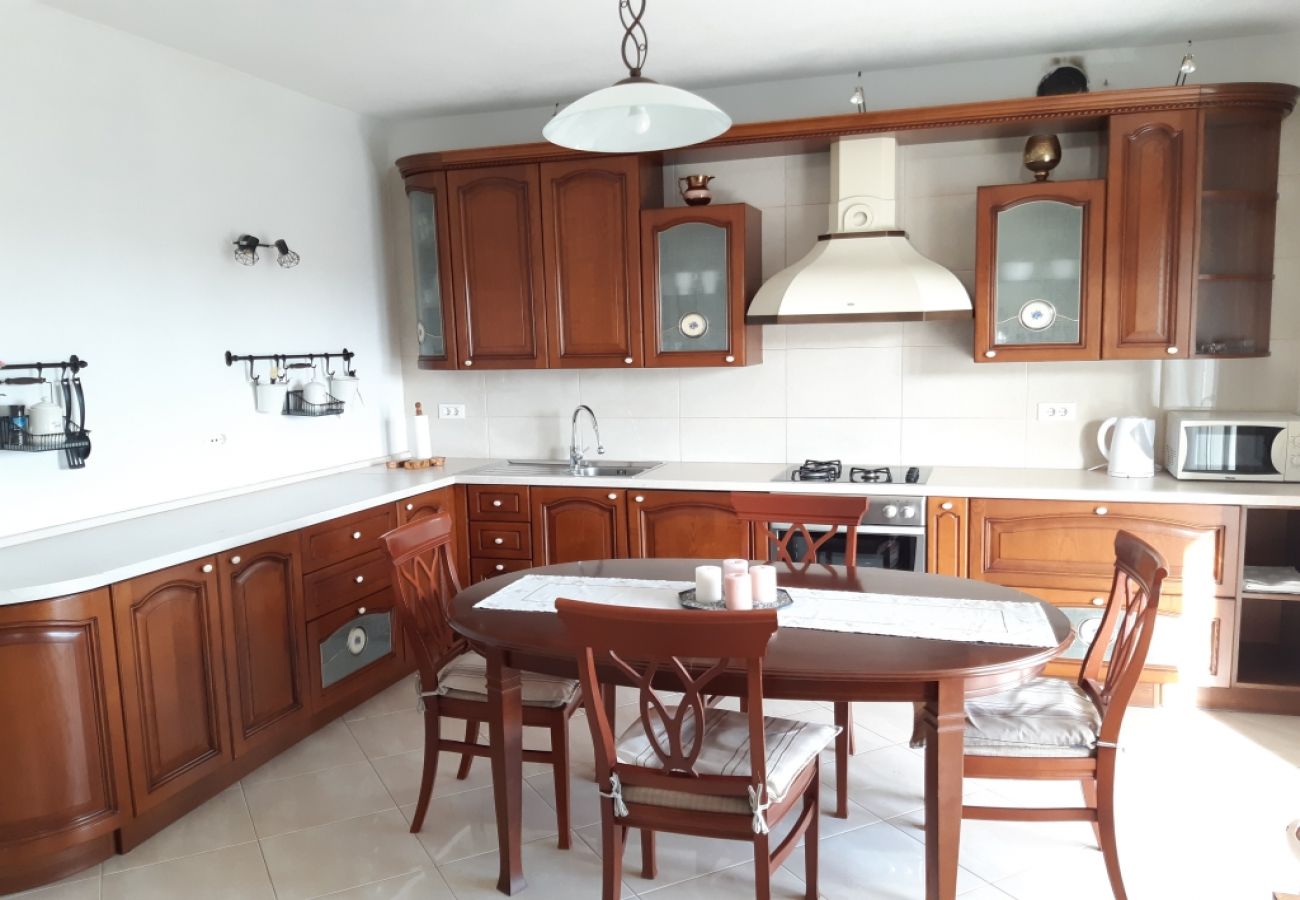 Apartament w Brela - Apartament w Brela z Widok na morze, balkon, Klimatyzacja, WIFI (4962-3)