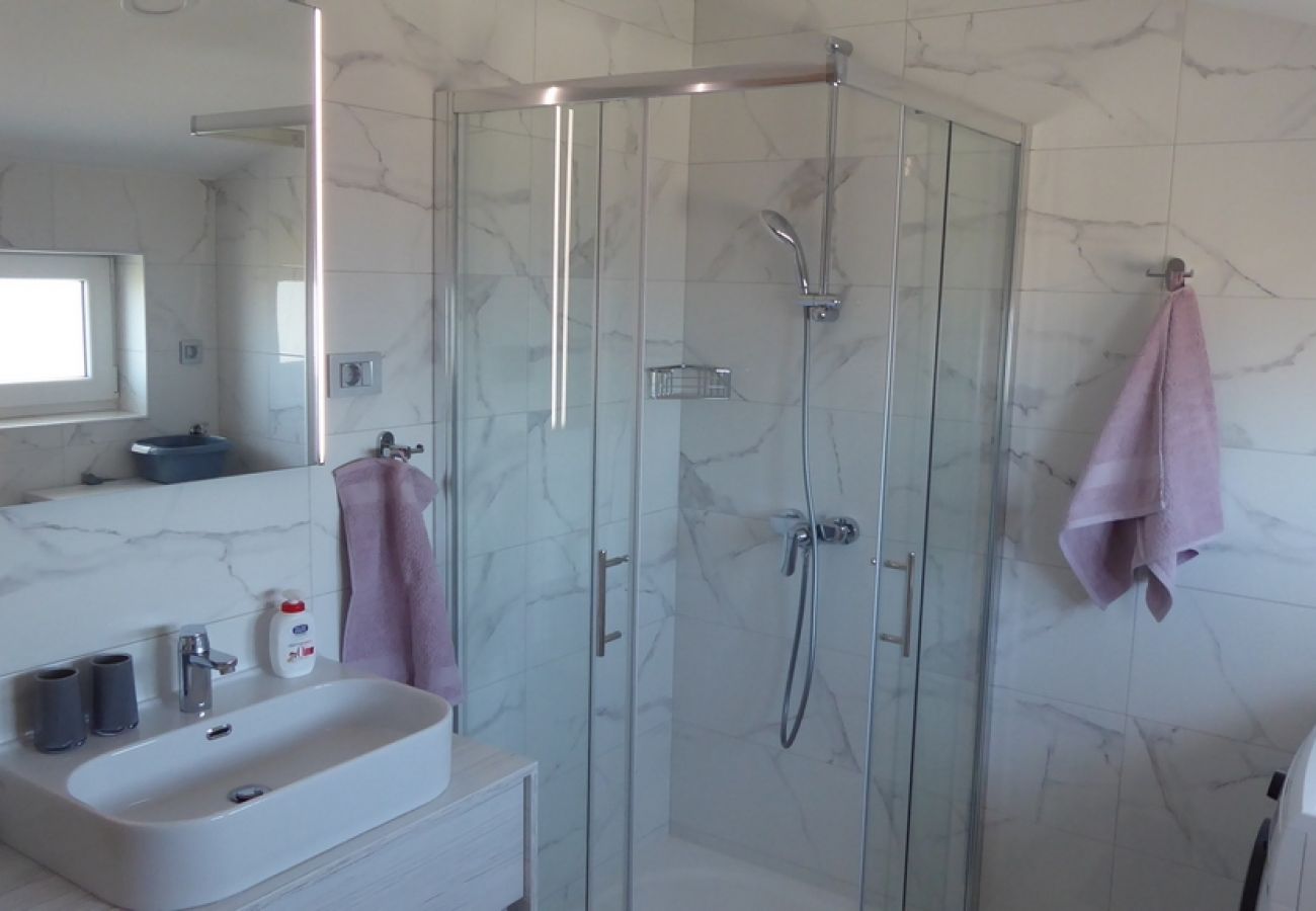 Apartament w Crikvenica - Apartament w Crikvenica z Widok na morze, balkon, Klimatyzacja, WIFI (4973-1)