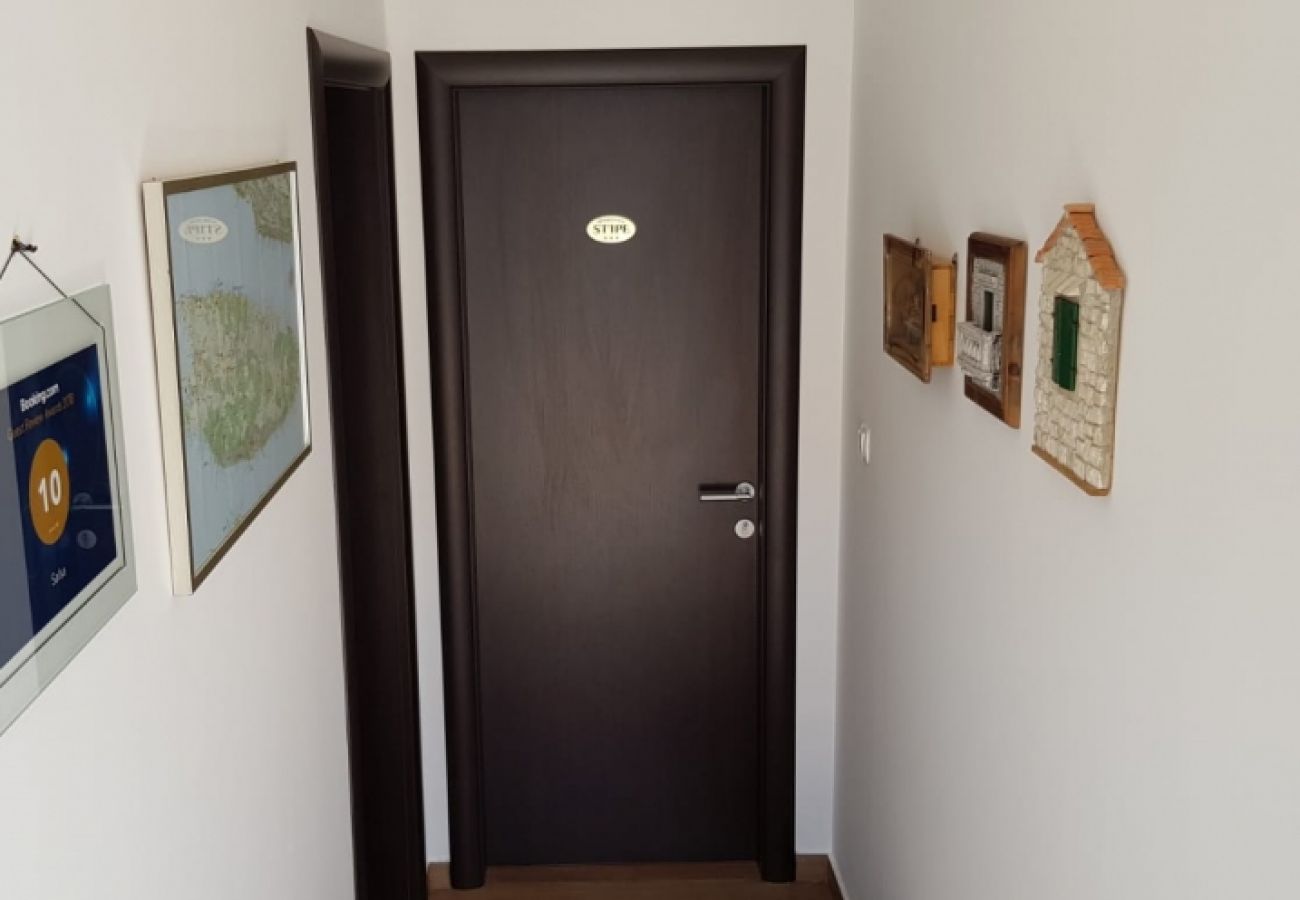 Apartament w Supetar - Apartament w Supetar z Widok na morze, balkon, Klimatyzacja, WIFI (4998-2)