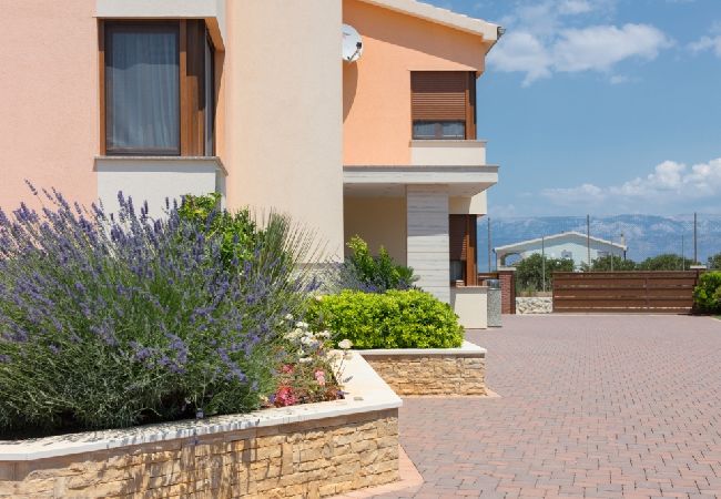 Dom w Vir - Domek wypoczynkowy w Vir z Widok na morze, taras, Klimatyzacja, WIFI (4586-7) Dom w Vir - Domek wypoczynkowy w Vir z Widok na morze, taras, Klimatyzacja, WIFI (4586-7)