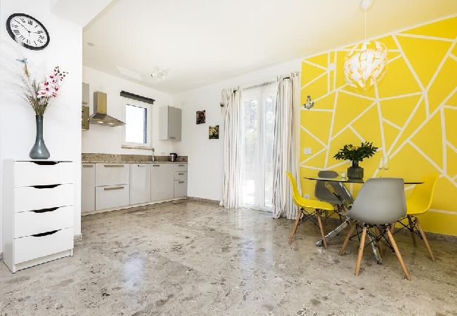 Apartament w Mali Lošinj - Apartment in Mali Lošinj with Seaview, Terrace, Air condition, WIFI (4927-1) Apartament w Mali Lošinj - Apartment in Mali Lošinj with Seaview, Terrace, Air condition, WIFI (4927-1)