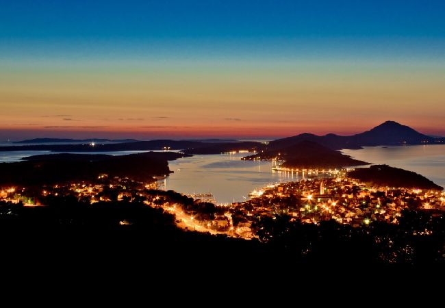 Apartament w Mali Lošinj - Apartment in Mali Lošinj with Seaview, Terrace, Air condition, WIFI (4927-1) Apartament w Mali Lošinj - Apartment in Mali Lošinj with Seaview, Terrace, Air condition, WIFI (4927-1)