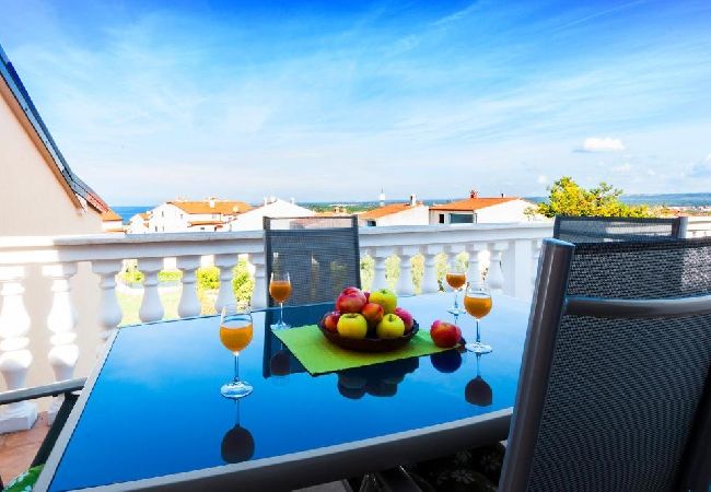 Apartament w Štinjan - Apartament w Štinjan z Widok na morze, taras, Klimatyzacja, WIFI (5018-1) Apartament w Štinjan - Apartament w Štinjan z Widok na morze, taras, Klimatyzacja, WIFI (5018-1)