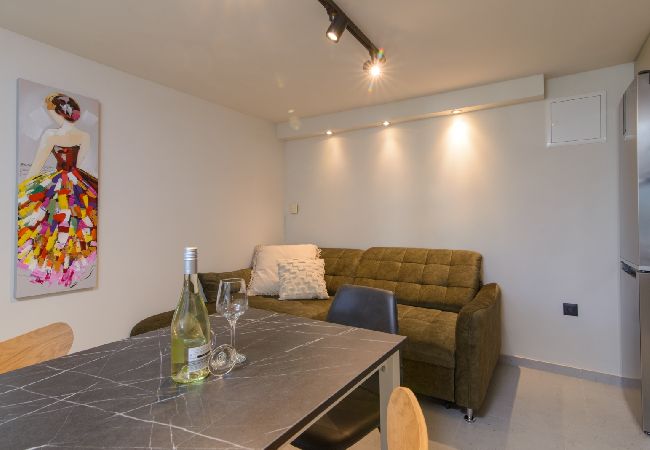 Apartament w Okrug Gornji - Apartament w Okrug Gornji z taras, Klimatyzacja, WIFI, Pralka (3436-5) Apartament w Okrug Gornji - Apartament w Okrug Gornji z taras, Klimatyzacja, WIFI, Pralka (3436-5)