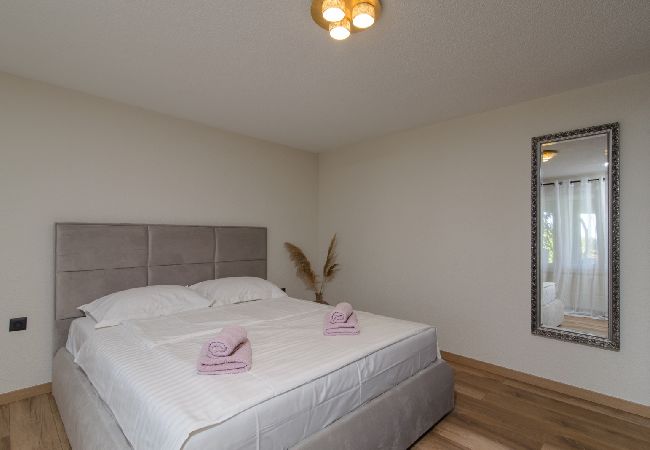 Apartament w Okrug Gornji - Apartament w Okrug Gornji z taras, Klimatyzacja, WIFI, Pralka (3436-5) Apartament w Okrug Gornji - Apartament w Okrug Gornji z taras, Klimatyzacja, WIFI, Pralka (3436-5)