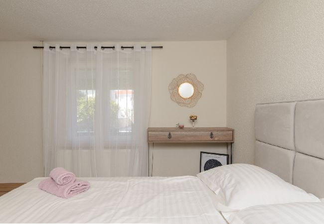 Apartament w Okrug Gornji - Apartament w Okrug Gornji z taras, Klimatyzacja, WIFI, Pralka (3436-5) Apartament w Okrug Gornji - Apartament w Okrug Gornji z taras, Klimatyzacja, WIFI, Pralka (3436-5)