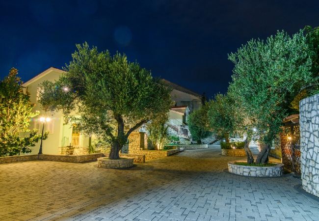 Apartament w Okrug Gornji - Apartament w Okrug Gornji z taras, Klimatyzacja, WIFI, Pralka (3436-5) Apartament w Okrug Gornji - Apartament w Okrug Gornji z taras, Klimatyzacja, WIFI, Pralka (3436-5)