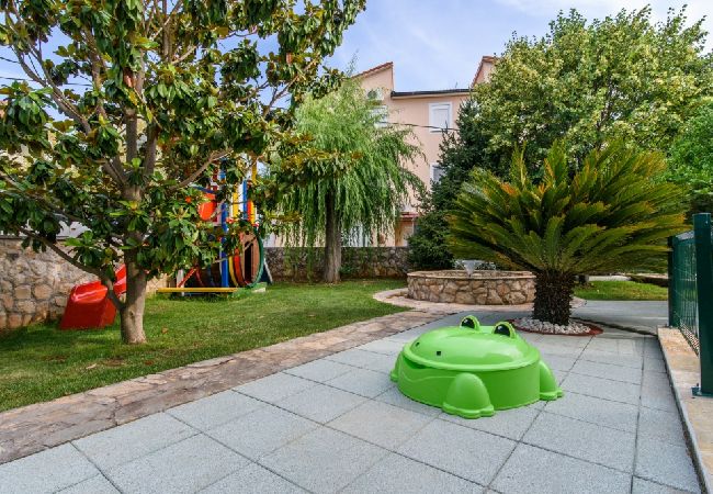 Apartament w Okrug Gornji - Apartament w Okrug Gornji z taras, Klimatyzacja, WIFI, Pralka (3436-5) Apartament w Okrug Gornji - Apartament w Okrug Gornji z taras, Klimatyzacja, WIFI, Pralka (3436-5)