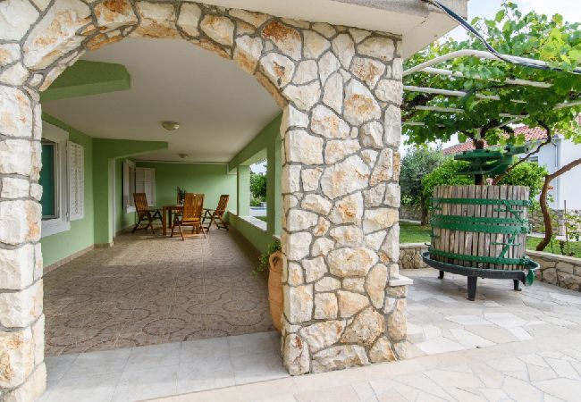 Apartament w Okrug Gornji - Apartament w Okrug Gornji z taras, Klimatyzacja, WIFI, Pralka (3436-5) Apartament w Okrug Gornji - Apartament w Okrug Gornji z taras, Klimatyzacja, WIFI, Pralka (3436-5)