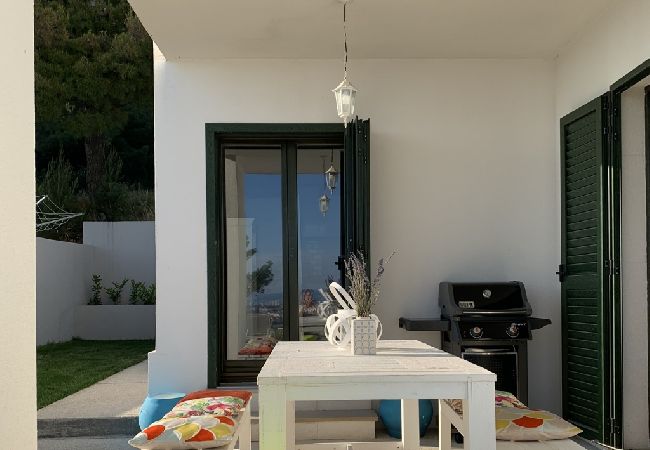 Dom w Split - Domek wypoczynkowy w Split z Widok na morze, taras, Klimatyzacja, WIFI (4937-1) Dom w Split - Domek wypoczynkowy w Split z Widok na morze, taras, Klimatyzacja, WIFI (4937-1)