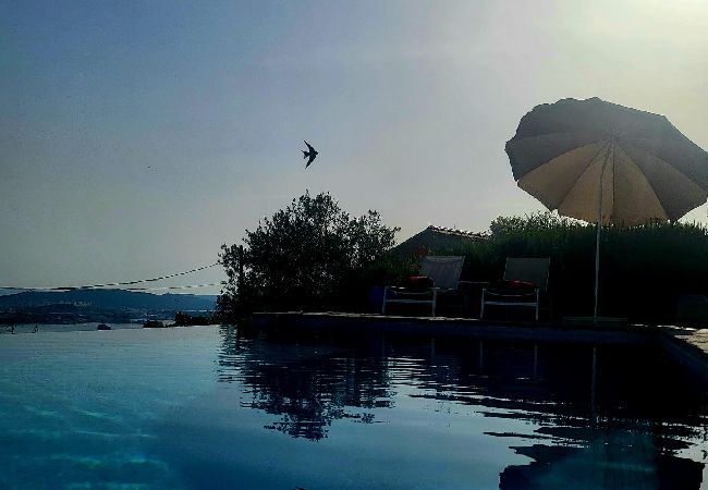 Dom w Split - Domek wypoczynkowy w Split z Widok na morze, taras, Klimatyzacja, WIFI (4937-1) Dom w Split - Domek wypoczynkowy w Split z Widok na morze, taras, Klimatyzacja, WIFI (4937-1)