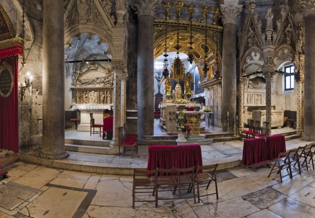 Dom w Split - Domek wypoczynkowy w Split z Widok na morze, taras, Klimatyzacja, WIFI (4937-1) Dom w Split - Domek wypoczynkowy w Split z Widok na morze, taras, Klimatyzacja, WIFI (4937-1)