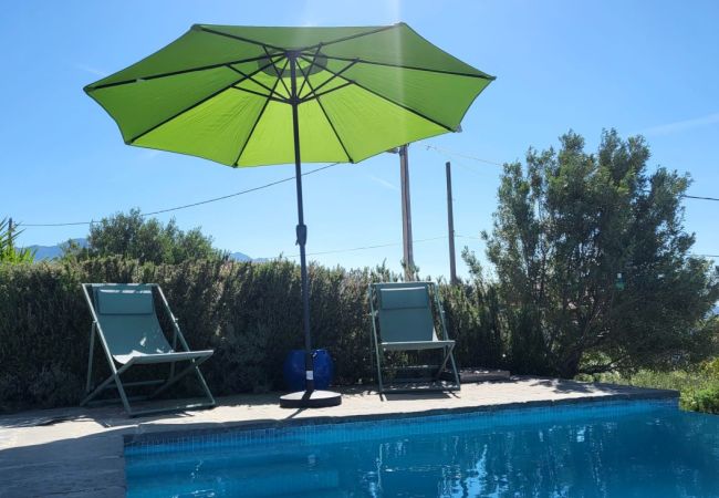 Dom w Split - Domek wypoczynkowy w Split z Widok na morze, taras, Klimatyzacja, WIFI (4937-1) Dom w Split - Domek wypoczynkowy w Split z Widok na morze, taras, Klimatyzacja, WIFI (4937-1)