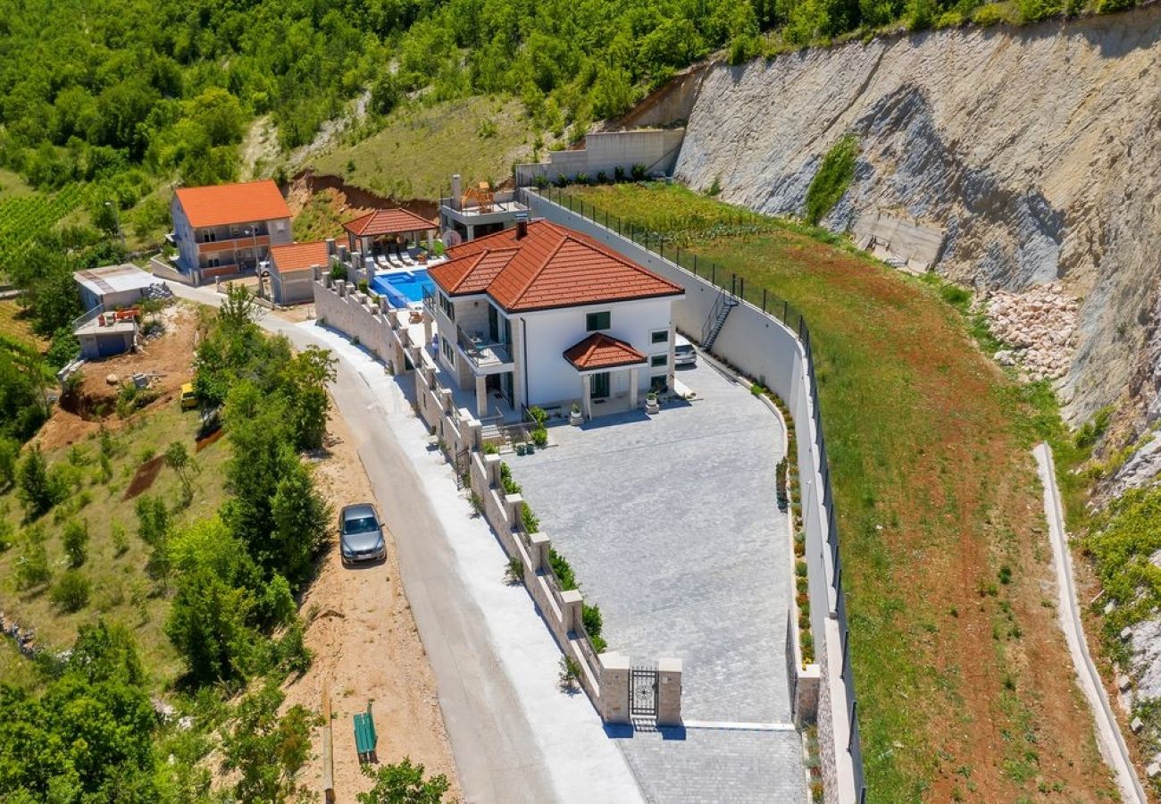 Dom w Imotski - Ferienhaus in Imotski mit Terrasse, Klimaanlage, W-LAN, Waschmaschine (4978-1)