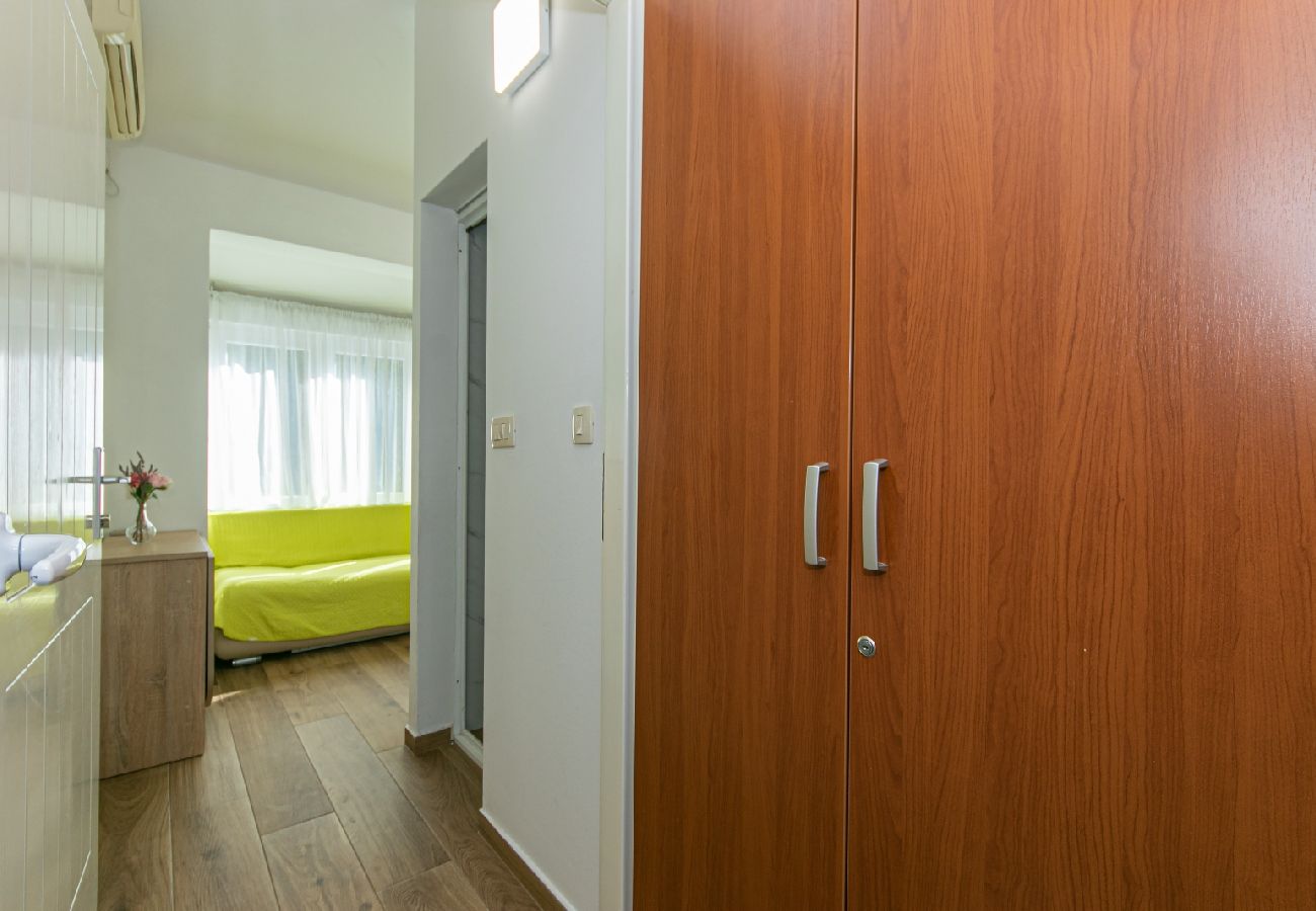 Apartament w Drašnice - Apartament w Drašnice z Widok na morze, taras, Klimatyzacja, WIFI (4992-3)