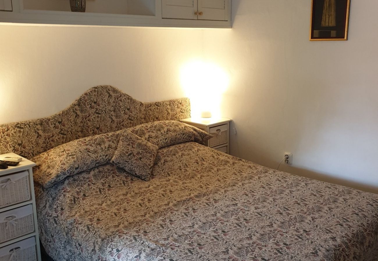 Apartament w Mali Lošinj - Ferienwohnung in Mali Lošinj mit Terrasse, Klimaanlage, W-LAN, Waschmaschine (4913-3)