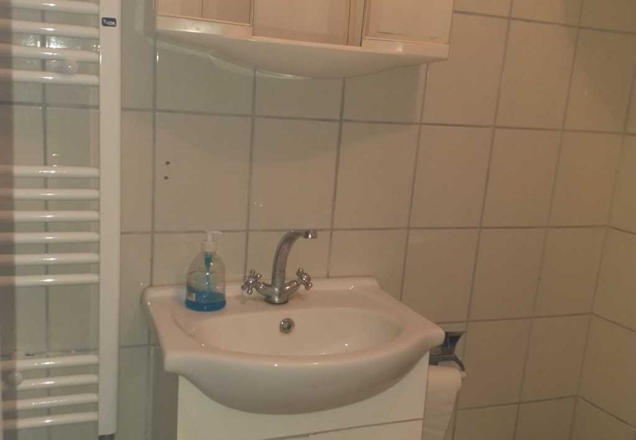 Apartament w Tribunj - Apartament w Tribunj z Widok na morze, balkon, Klimatyzacja, WIFI (5035-1)