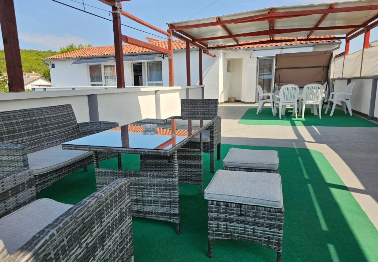 Apartament w Tribunj - Apartament w Tribunj z Widok na morze, balkon, Klimatyzacja, WIFI (5034-3)