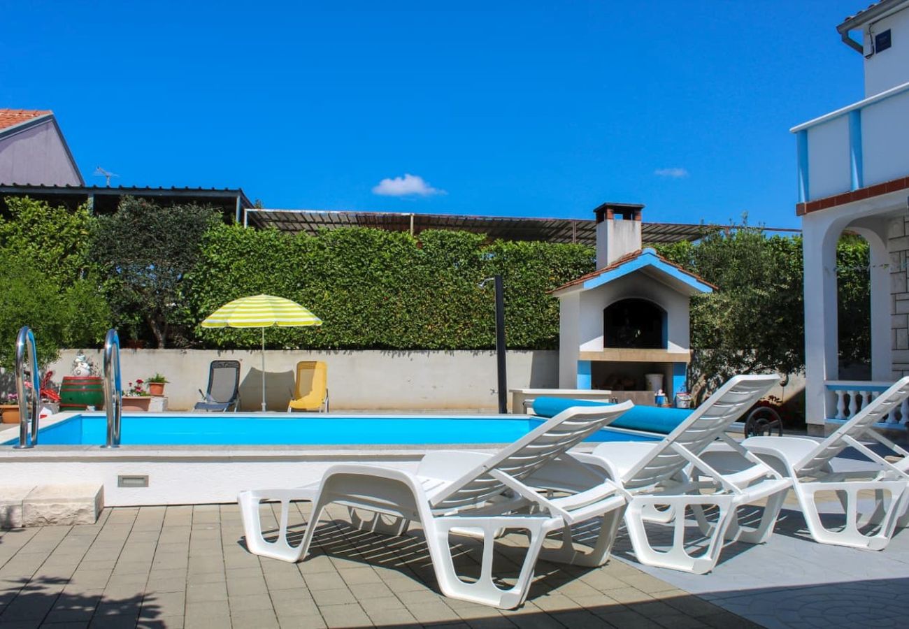 Apartament w Tribunj - Apartament w Tribunj z taras, Klimatyzacja, WIFI (5034-1)