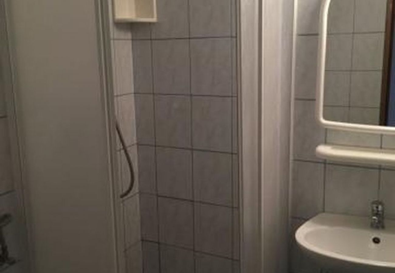 Apartament w Tribunj - Apartament w Tribunj z taras, Klimatyzacja, WIFI (5038-4)