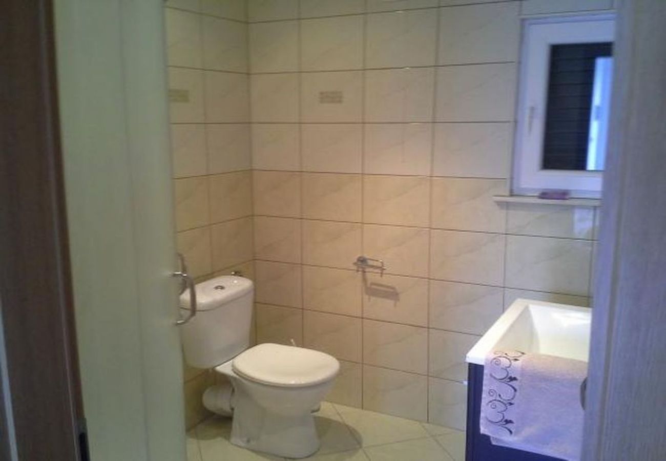 Apartament w Tribunj - Apartament w Tribunj z balkon, Klimatyzacja, WIFI, Pralka (5040-1)